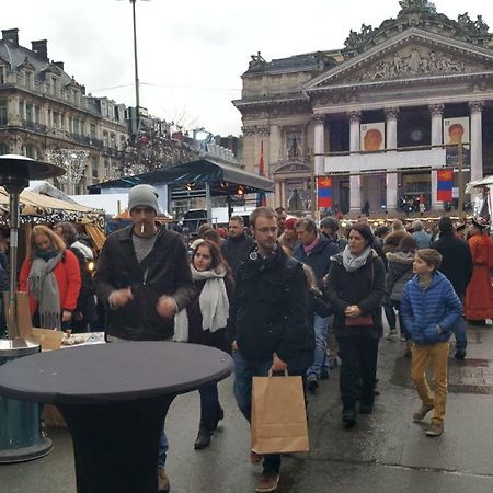 Les Pieds A La Grande Place Bryssel Exteriör bild