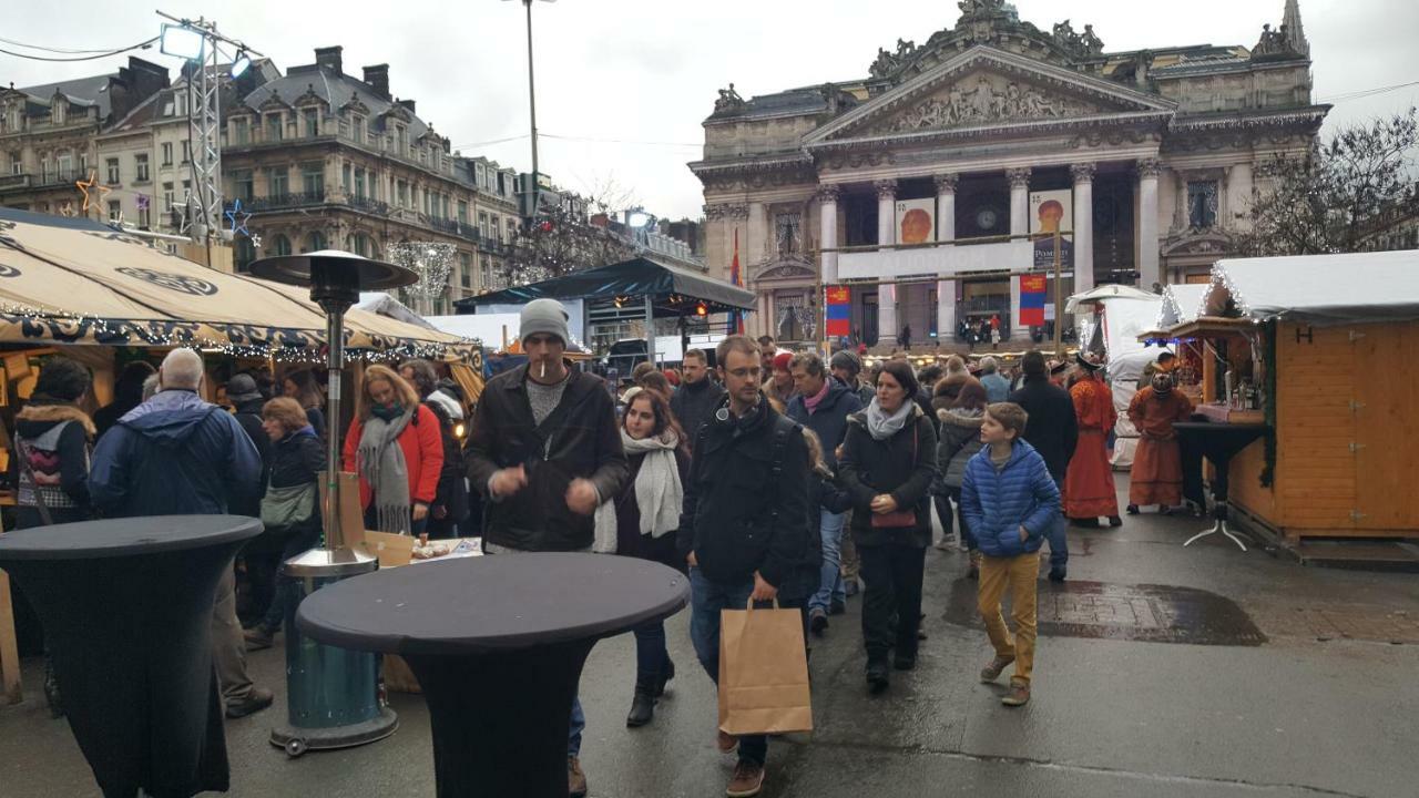 Les Pieds A La Grande Place Bryssel Exteriör bild